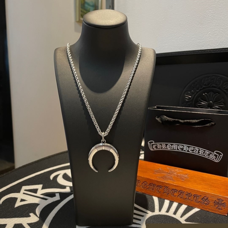Ch**me He**ts necklaces